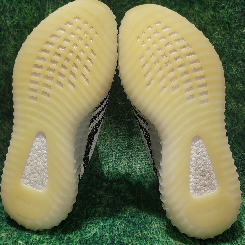 Yeezy 350 V2 Zebra Sneakers Size 7 Men (8.5 Wmn) - Picture 7 of 9